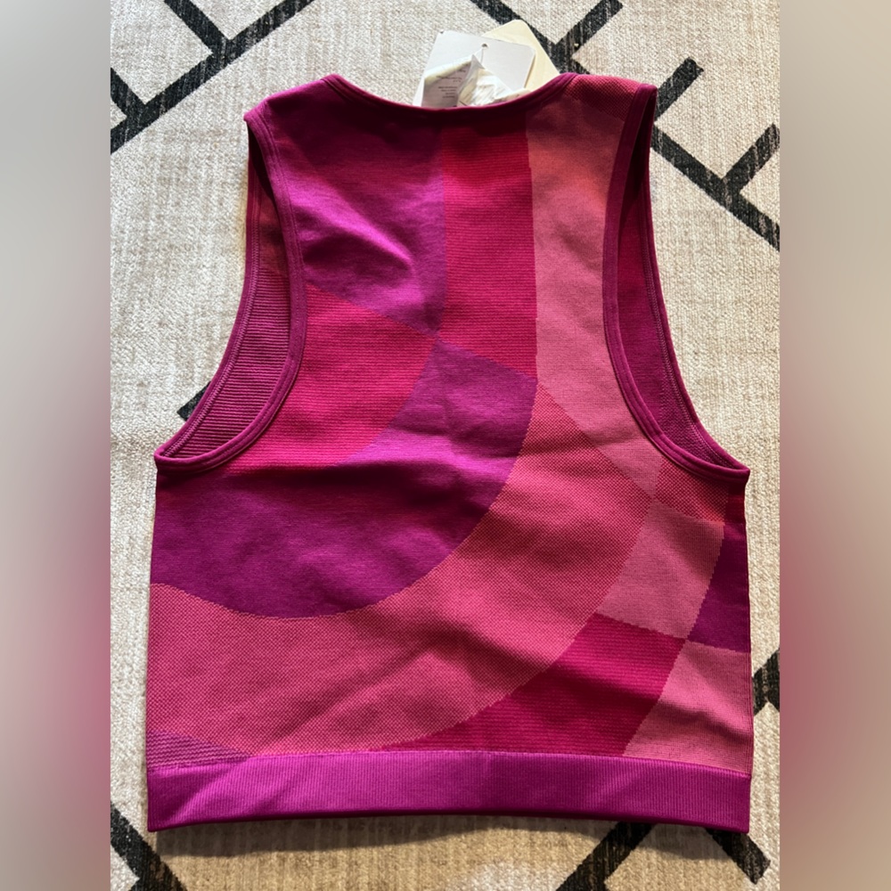Fabletics crop top - Picture 4 of 4